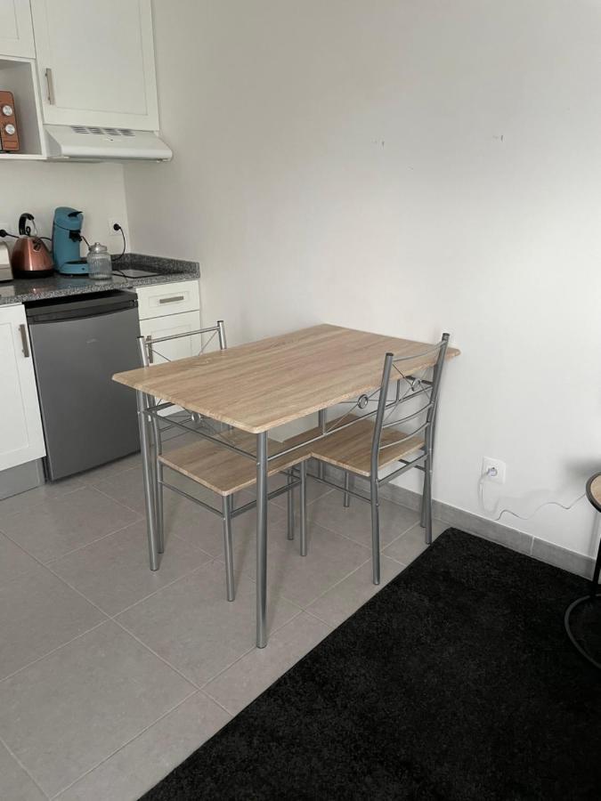 Studio A 300 M De La Gare De Mantes-La-Jolie ภายนอก รูปภาพ