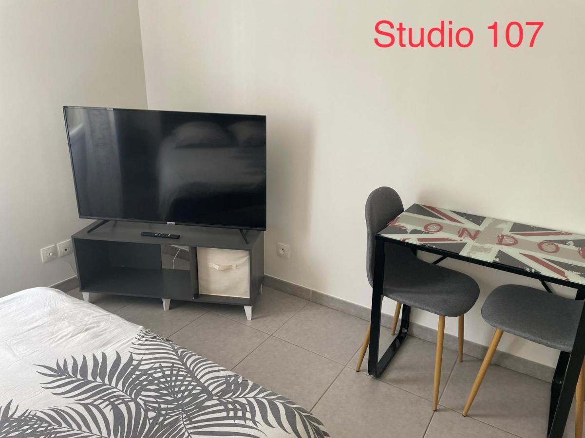 Studio A 300 M De La Gare De Mantes-La-Jolie ภายนอก รูปภาพ