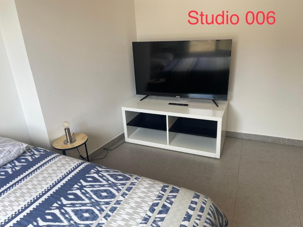 Studio A 300 M De La Gare De Mantes-La-Jolie ภายนอก รูปภาพ