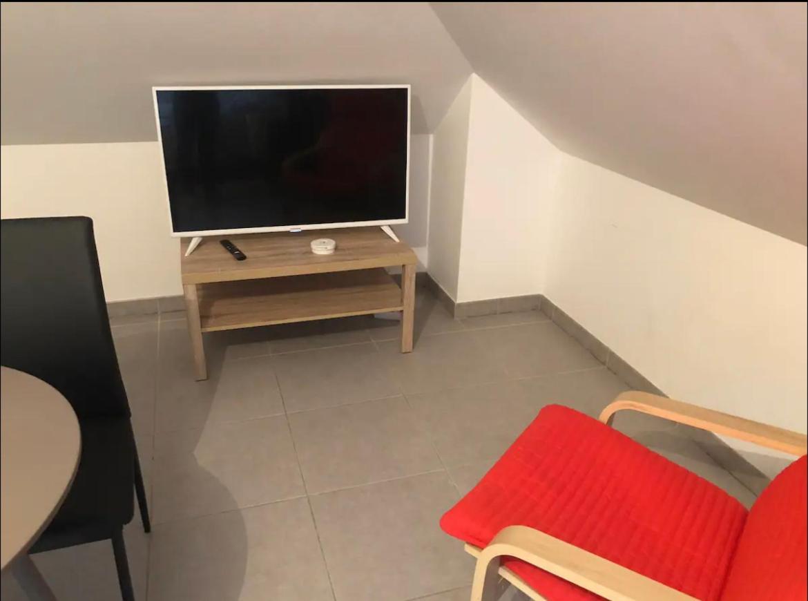 Studio A 300 M De La Gare De Mantes-La-Jolie ภายนอก รูปภาพ