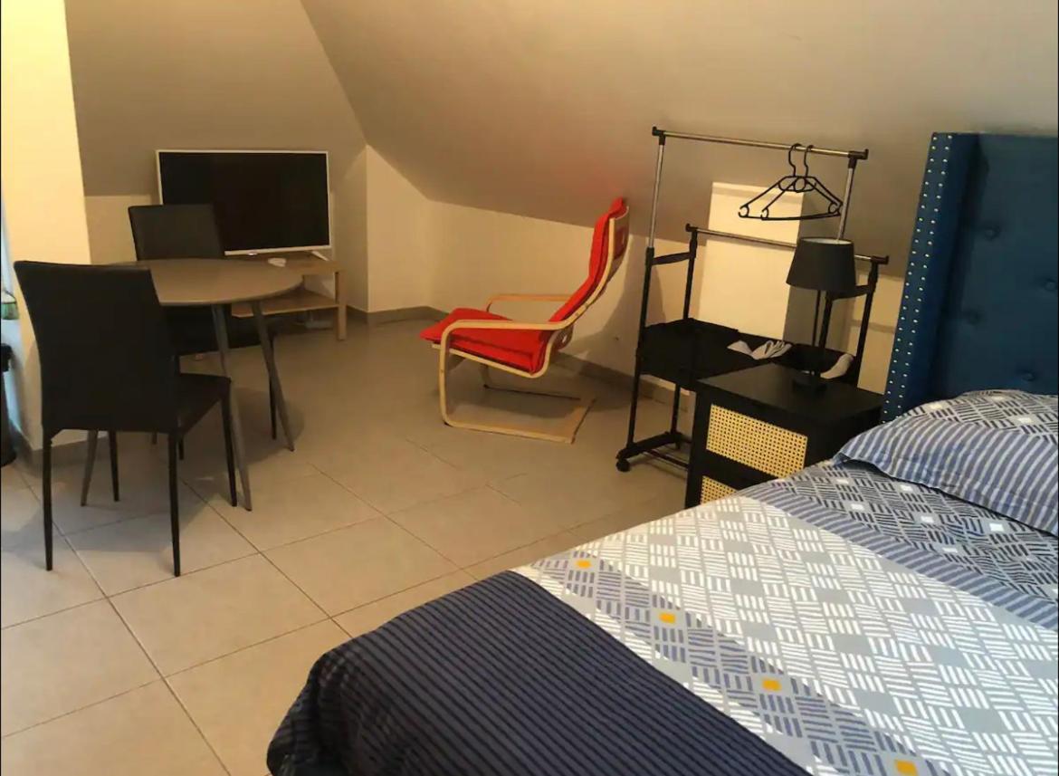 Studio A 300 M De La Gare De Mantes-La-Jolie ภายนอก รูปภาพ
